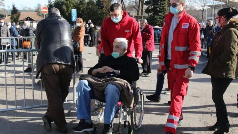 Korona virus: U Srbiji više od 2.000 novih slučajeva, na vakcinaciju samo uz poziv, u Evropi bitka za nabavku vakcina