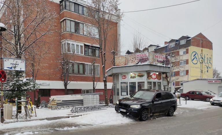 Uklonjena letnja bašta kod Autobuske stanice