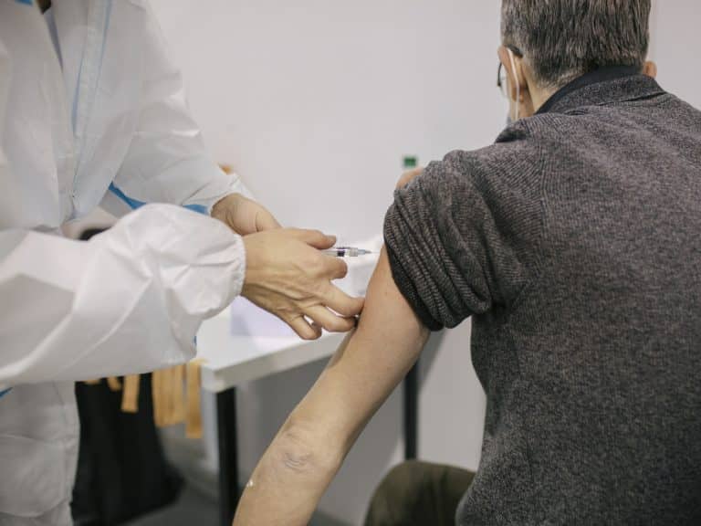 Kon: Omikron još uvek nije otkriven u Srbiji, verovatno će doći krajem decembra