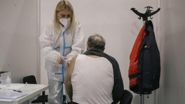Korona virus: U Srbiji još 20 preminulih, u Britaniji za dan vakcinisano 600.000 ljudi