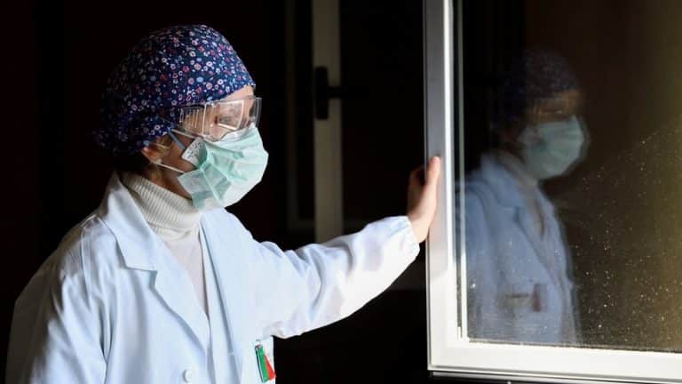 Korona virus: Blagi pad broja zaraženih u Srbiji, Amerika na korak da odobri vakcinu u jednoj dozi