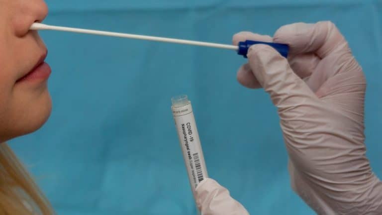 Korona virus: U Srbiji više od 4.100 zaraženih, širenje novih sojeva zabrinjava svet