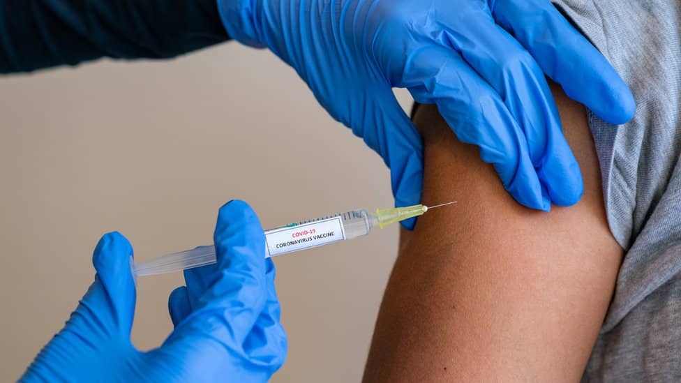 Korona virus i EU: Moguće uvođenje „kovid pasoša” za vakcine odobrene u Uniji, Vučić kaže: „Skandalozno i odlično” Korona virus i EU: Moguće uvođenje „kovid pasoša” za vakcine odobrene u Uniji, Vučić kaže: „Skandalozno i odlično”