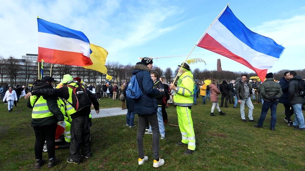 Korona virus i Holandija: Policija vodenim topovima protiv antivladinih demonstracija