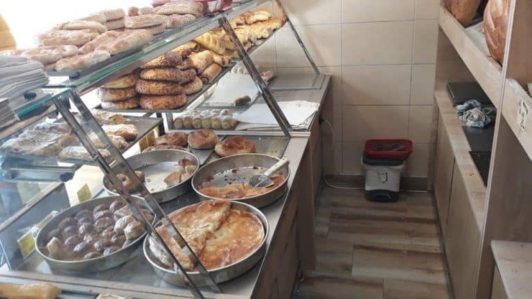 Korona virus, siromaštvo i solidarnost: Pekari koji širom Srbije dele besplatan hleb i peciva