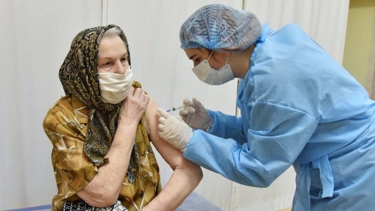 Korona virus: U Srbiji preminulo još 39 ljudi, ni treći talas nije ugasio nesuglasice EU i AstraZeneke