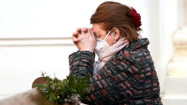 Korona virus: U Srbiji preminulo još 36 ljudi – Papa Franja o žrtvama Kovida u uskršnjoj poruci