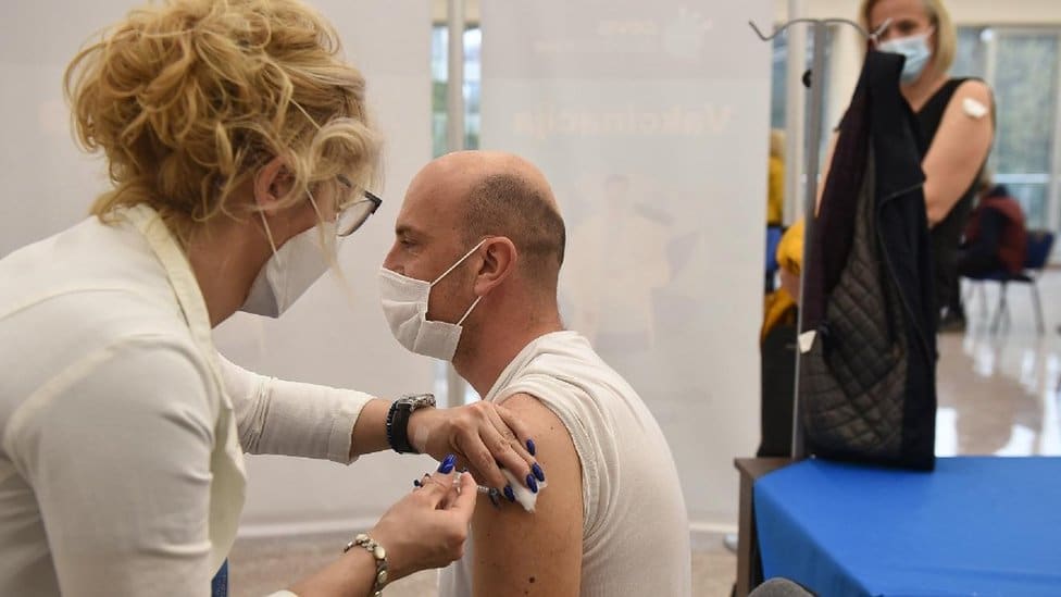 Korona virus: U Srbiji preminulo još 39 ljudi, popuštanje mera u Grčkoj i Portugalu Korona virus: U Srbiji preminulo još 39 ljudi, popuštanje mera u Grčkoj i Portugalu