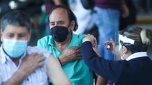 Korona virus: U Srbiji imunizovanima po 3.000 dinara od države, Britanija sprema buster vakcinu za jesen