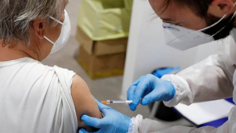 Korona virus: Drugi dan zaredom manje od 1.000 novozaraženih u Srbiji, malo bolja situacija u Indiji