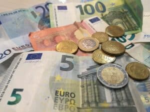 Korona virus, budžet i finansije u Srbiji: Isplaćeno prvih 30 evra, u novembru još 30, uskoro i 3.000 dinara za vakcinisane