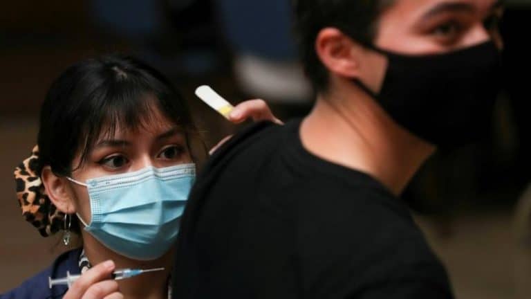 Korona virus: U Srbiji odobrena Fajzer vakcina za decu od 12 do 15 godina, u Rusiji veliki rast broja zaraženih