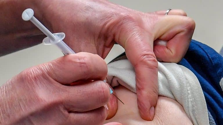 Korona virus: U Srbiji 1. avgusta preporuka o trećoj dozi, žena u Belgiji istovremeno zaražena sa dva soja