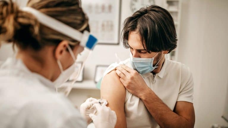 Korona virus: Raste broj zaraženih u Srbiji, protesti u Grčkoj i Francuskoj, Melburn u novom karantinu