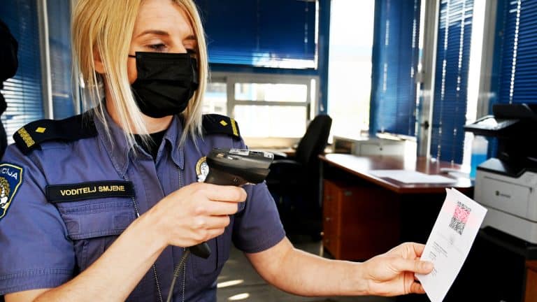Korona virus i Evropska unija: Šta sve treba da znate o „vakcina pasošima“ i šta to znači za putovanja