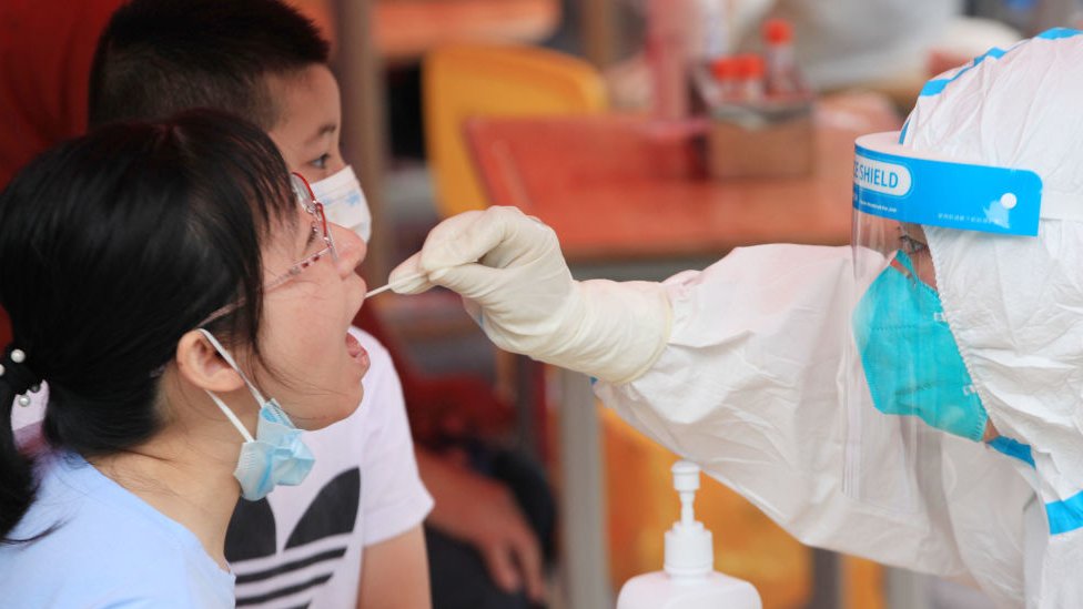 Korona virus: „Manje od tri odsto vakcinisanih u Srbiji zaraženo virusom“, novo žarište u Kini, vojska nadzire karantin u Sidneju