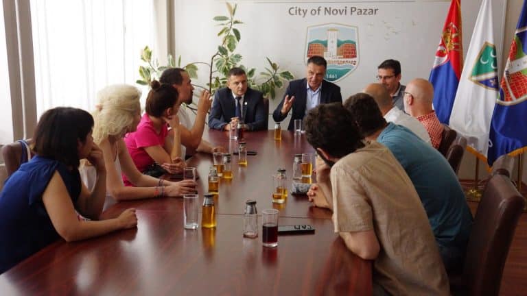 Predstava „Ako gledaš u ponor“ proglašena za najbolju na Sterijinom pozorju (video)