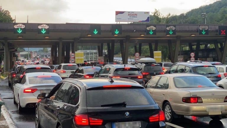 Sprema se pakao na graničnim prelazima: Naoružajte se strpljenjem ako putujete za vikend, evo gde su najveće gužve