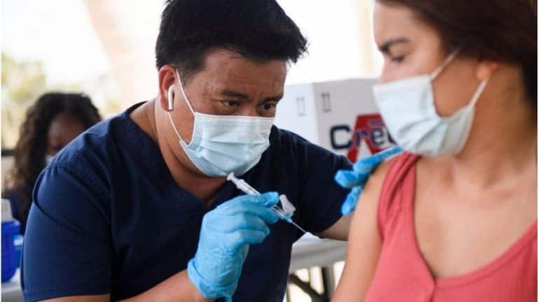 Korona virus: U Srbiji se razmatra uvođenje kovid propusnica, u Rusiji rekordan broj umrlih od kovida treći uzastopni dan