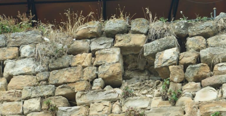 Urušavanje bedema i dalje traje (video)