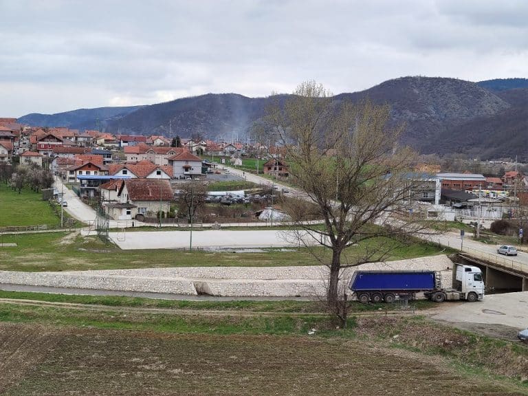 Raskinut ugovor sa firmom iz Požege, novi tender za igralište na Deževskom