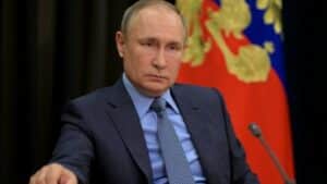 Korona virus: U Srbiji skoro 8.000 novozaraženih, Putin u samoizolaciji zbog zaraženih u okruženju