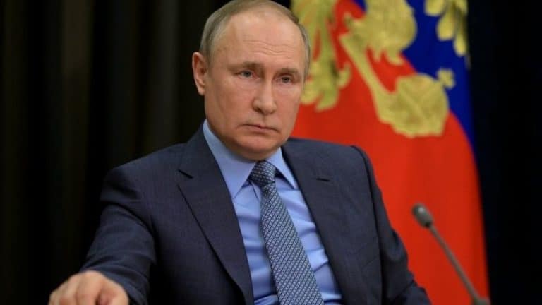 Korona virus: U Srbiji skoro 8.000 novozaraženih, Putin u samoizolaciji zbog zaraženih u okruženju