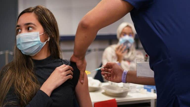 Korona virus: „Sledeće je zaključavanje“, tvrde stručnjaci u Srbiji, Kina vakcinisala više od 75 odsto stanovništva