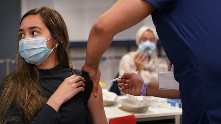 Korona virus: Blagi pad broja novozaraženih u Srbiji, sud u Sloveniji suspendovao odluku o obaveznoj vakcinaciji državnih službenika
