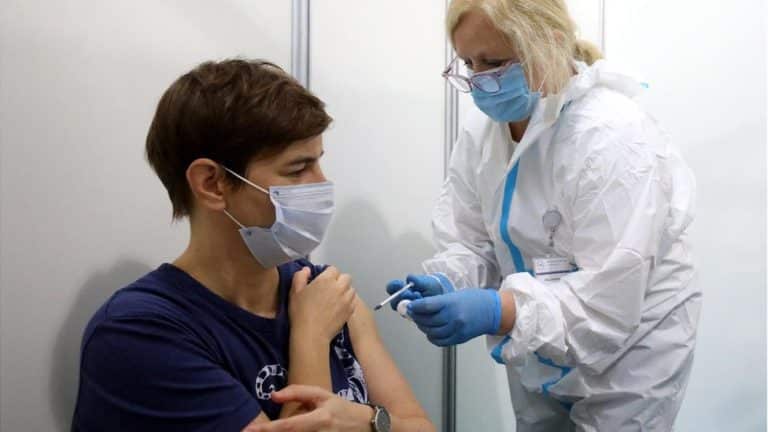 Korona virus: Krizni štab i dalje razmatra uvođenje kovid propusnica u Srbiji, u Rusiji novi rekord novozaraženih