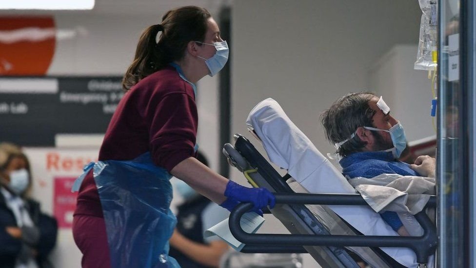 Korona virus: U Srbiji preminulo još 59 ljudi, iz SZO kažu da će pandemije biti i sledeće godine, u Rusiji novi soj virusa