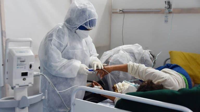 Korona virus: Od ponedeljka kombinovana nastava u srednjim školama u nekoliko gradova u Srbiji, Melburn izašao iz najdužeg lokdauna