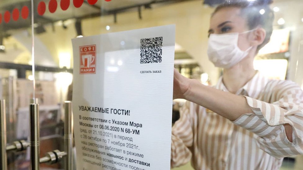 Korona virus: Ministar zdravlja Srbije optužuje protivnike vakcina da ugrožavaju živote drugih, u Moskvi delimično zaključavanje