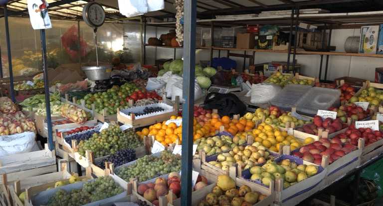 Slaba prodaja na novopazarskoj zelenoj pijaci (video)