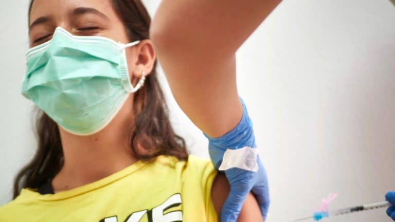 Korona virus: U Srbiji veći odziv na vakcinaciju od uvođenja kovid propusnica, Delta plus soj se širi, u Rusiji za dan umrlo više od 1.200 ljudi