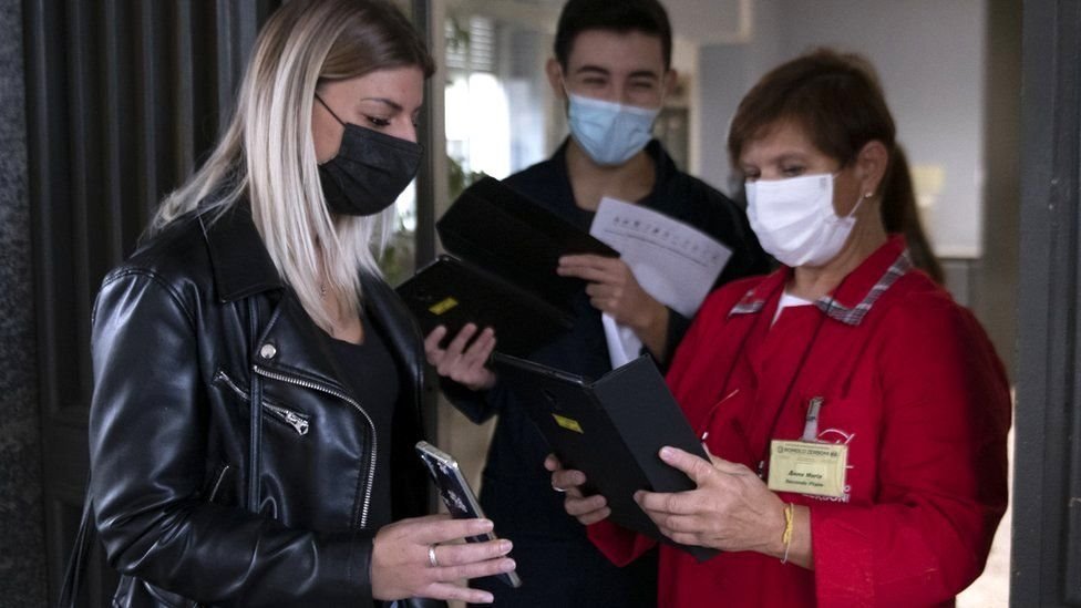 Korona virus: U Srbiji pada broj zaraženih – novi mutirani soj stigao u Evropu