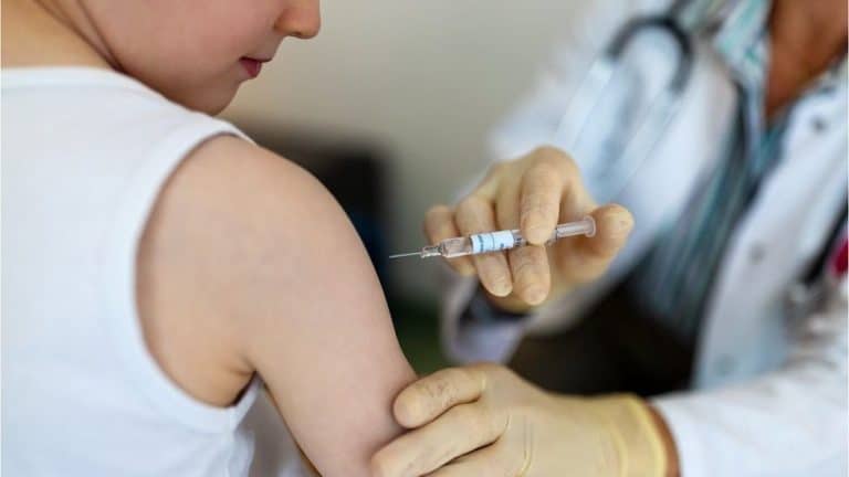 Korona virus: Kon očekuje pad broja zaraženih u Srbiji, u Crnoj Gori odobrena vakcina za decu stariju od 12 godina