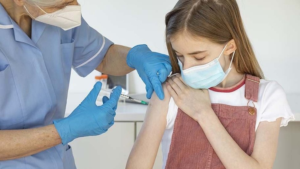 Korona virus: U Srbiji korona odnela još 54 života, među njima i tinejdžer – u Izraelu počela vakcinacija dece mlađe od 11 godina