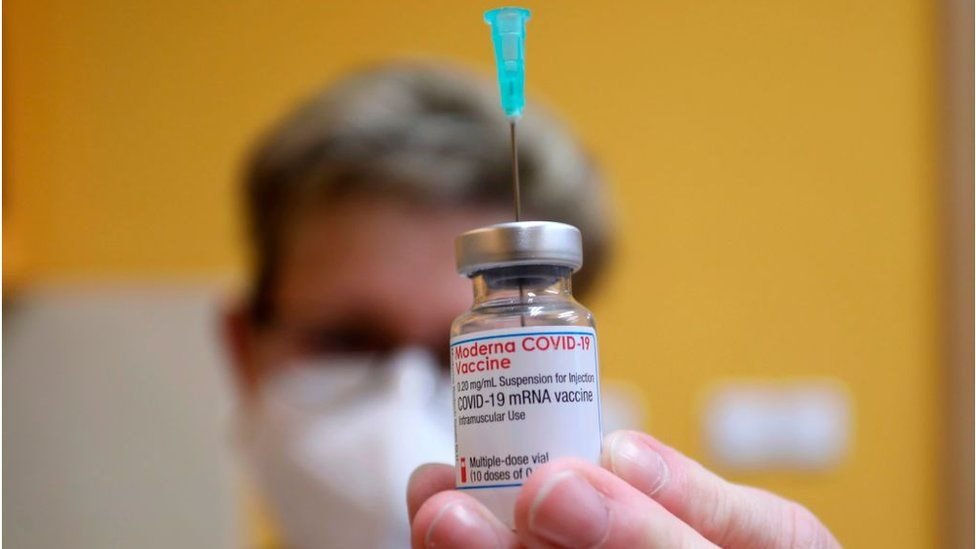 Korona virus: Krizni štab odlučio – nema pomeranja raspusta u Srbiji, EU razmatra uvođenje obavezne vakcinacije