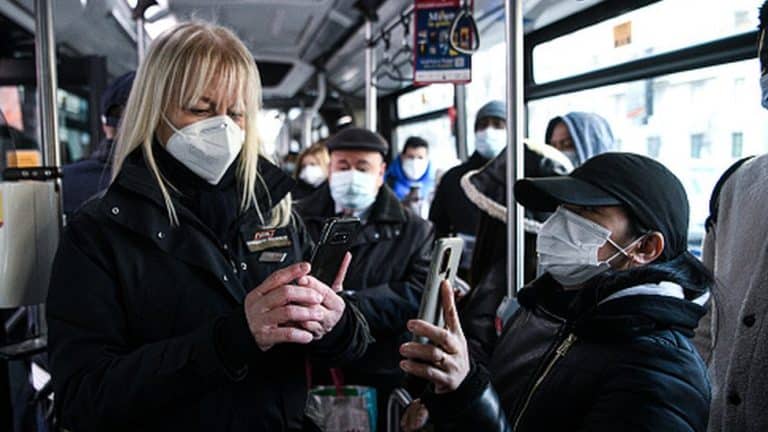 Korona virus: Pada broj novozaraženih u Srbiji, Fajzer tvrdi da njegova buster vakcina štiti od omikron soja