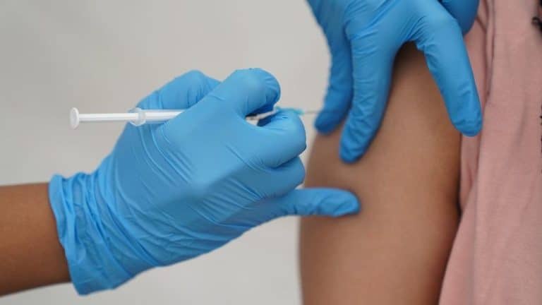 Korona virus: U Srbiju stigao lek protiv korone, najveći broj zaraženih u danu u Britaniji od početka pandemije