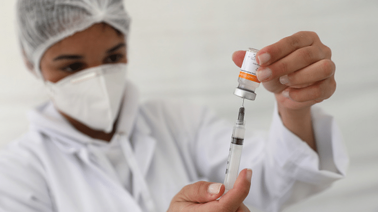 Korona virus, delta i omikron sojevi: Zašto se vakcinisani i dalje zaražavaju a nije da vakcine ne rade