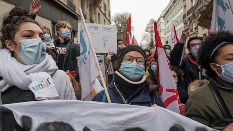 Korona virus: Najviše novozaraženih u danu u Srbiji, masovni štrajk nastavnika u Francuskoj, nevakcinisanom ocu u Kanadi zabranjeno da viđa dete