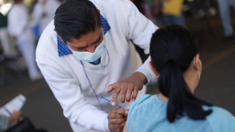 Korona virus: U Srbiji skoro 15.000 novozaraženih, američka studija pokazala da buster doze smanjuju broj hospitalizacija