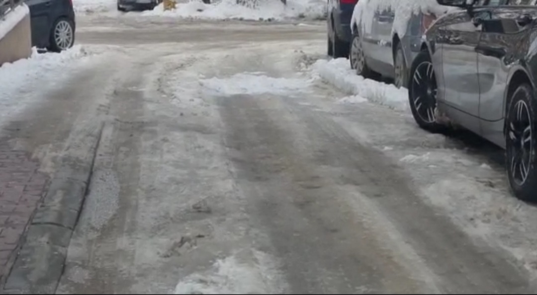 Ulice u Novom Pazaru još uvek nisu očišćene (video)