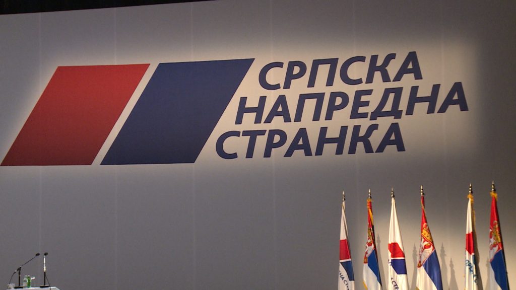 Vučić s bilborda i vrha SNS liste izbacio naprednjake s lošim rejtingom