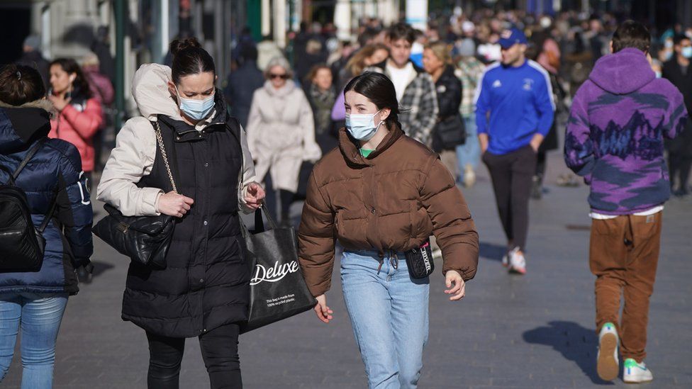 Korona virus: „Daleko smo od toga da možemo da se opustimo i najavimo kraj epidemije“, kaže Kon