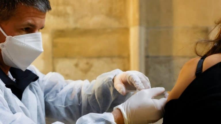 Korona virus: Od subote Srbija ukida važenje propusnica, maske samo preporuka, pandemija daleko od kraja – upozorava SZO