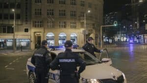 Korona virus: „Ceo dan radiš, pa trčiš da stigneš kući pre policijskog časa“ – kako je Srbija stala na 50 dana