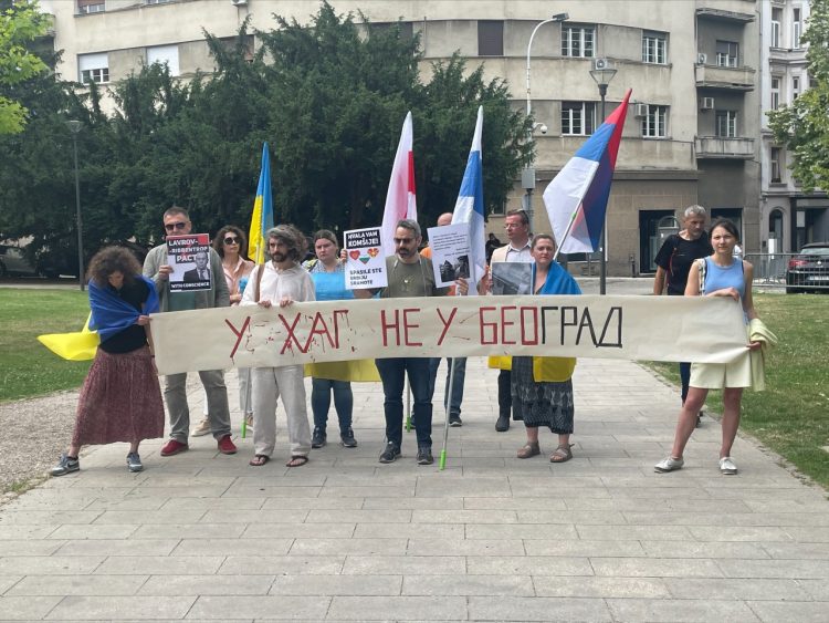 Protest ispred Predsedništva zbog Lavrova: Advokat ratnih zločina nije došao